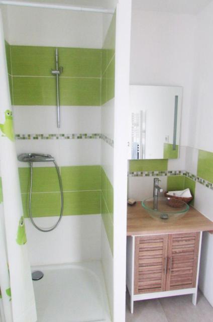 Chambre 20M2 Avec Salle De Bain Privee Dans Maison En Bois 拉沃尔 外观 照片
